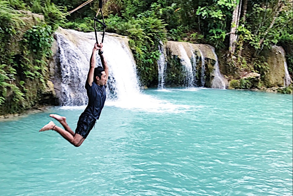Swinging into Cambuhagay Falls, hands-free, wearing a Samsung Gear S3